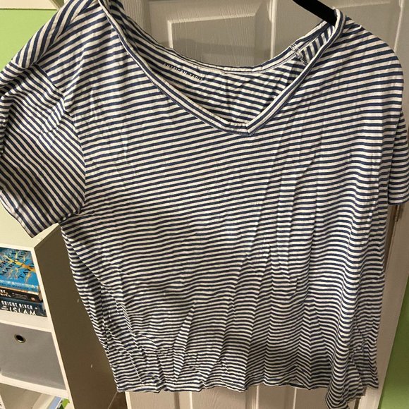 American Eagle Striped V-Neck Tee - Picture 2 of 3